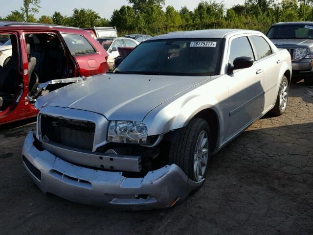 2C3KA43R56H366035 - 2006 CHRYSLER 300 SILVER photo 2