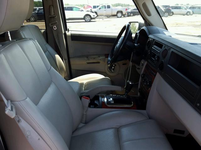 1J8HG58N76C106327 - 2006 JEEP COMMANDER SILVER photo 5