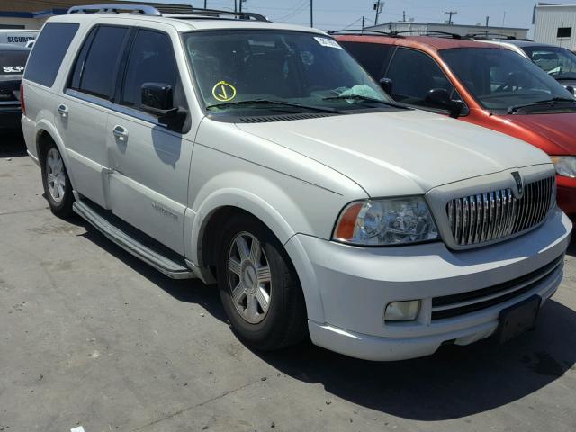 5LMFU27505LJ03171 - 2005 LINCOLN NAVIGATOR WHITE photo 1