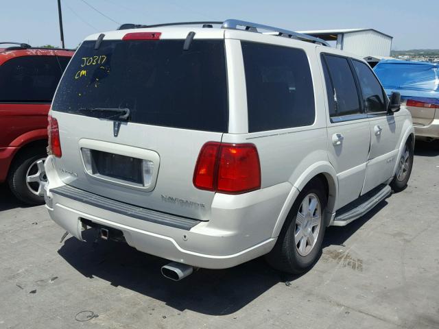 5LMFU27505LJ03171 - 2005 LINCOLN NAVIGATOR WHITE photo 4