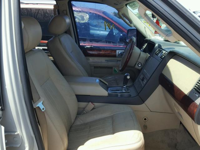 5LMFU27505LJ03171 - 2005 LINCOLN NAVIGATOR WHITE photo 5