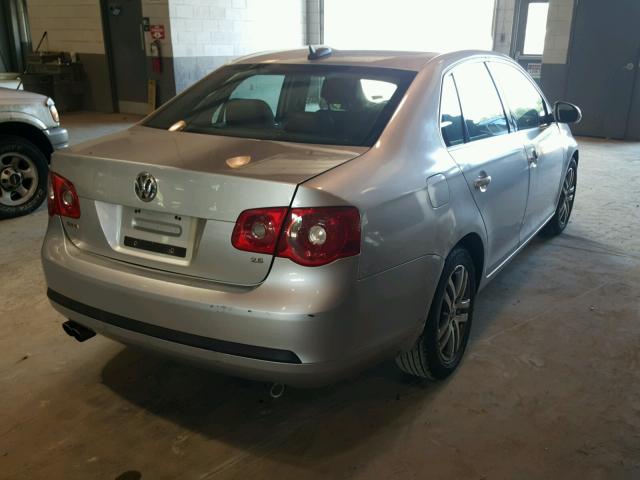 3VWDF71K15M600150 - 2005 VOLKSWAGEN NEW JETTA GRAY photo 4