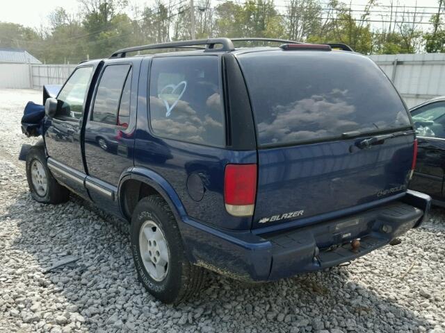 1GNDT13W9YK123639 - 2000 CHEVROLET BLAZER BLUE photo 3