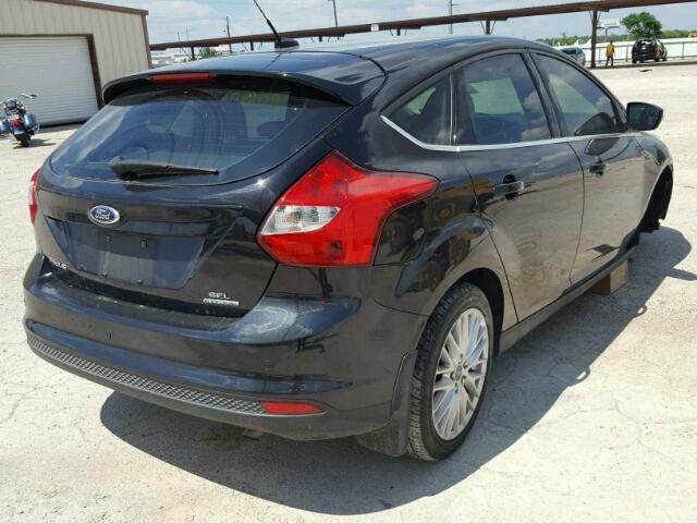 1FAHP3M26CL466312 - 2012 FORD FOCUS BLACK photo 4