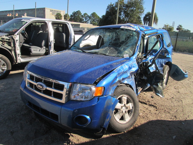 1FMCU0C7XCKA55411 - 2012 FORD ESCAPE XLS BLUE photo 2