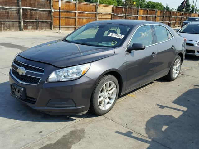 1G11D5RR0DF113238 - 2013 CHEVROLET MALIBU 1LT ნაცრისფერი ფოტო 2