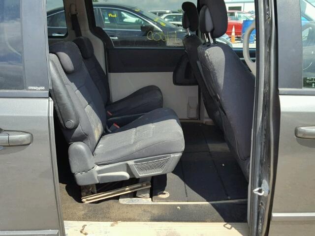 2D4RN4DE5AR303386 - 2010 DODGE GRAND CARA GRAY photo 6