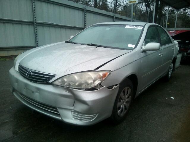 4T1BE32K65U012997 - 2005 TOYOTA CAMRY LE/X SILVER photo 2