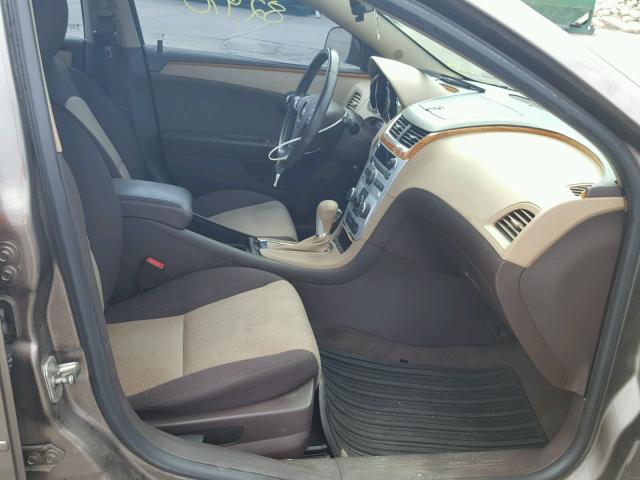 1G1ZC5E07CF219343 - 2012 CHEVROLET MALIBU 1LT ნაცრისფერი ფოტო 5