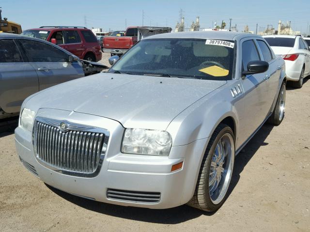 2C3KA43R58H164363 - 2008 CHRYSLER 300 LX SILVER photo 2