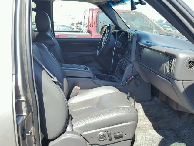 3GNEC13TX3G271986 - 2003 CHEVROLET AVALANCHE TAN photo 5