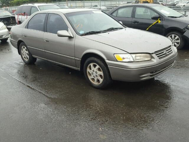JT2BF28K2W0139167 - 1998 TOYOTA CAMRY LE GRAY photo 1