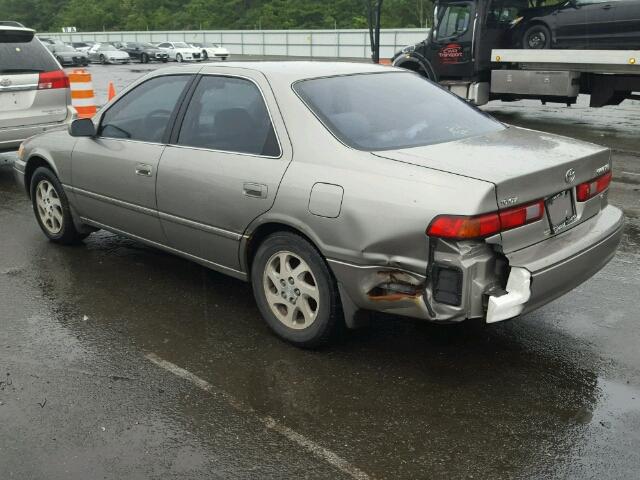 JT2BF28K2W0139167 - 1998 TOYOTA CAMRY LE GRAY photo 3