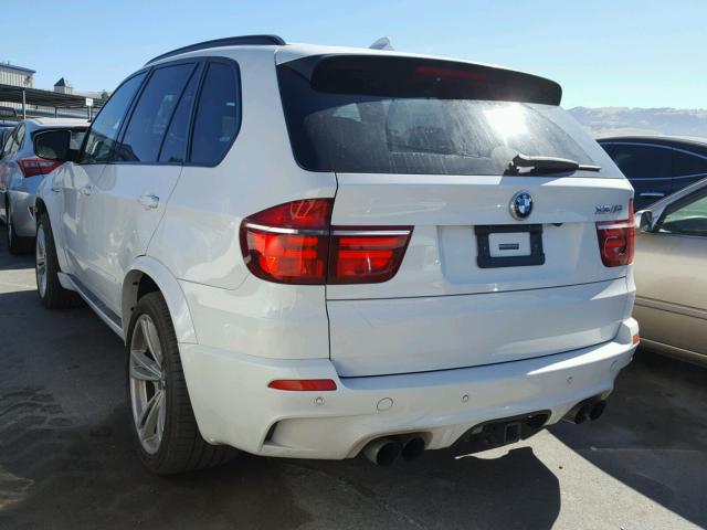 5YMGY0C58BLK27055 - 2011 BMW X5 M WHITE photo 3