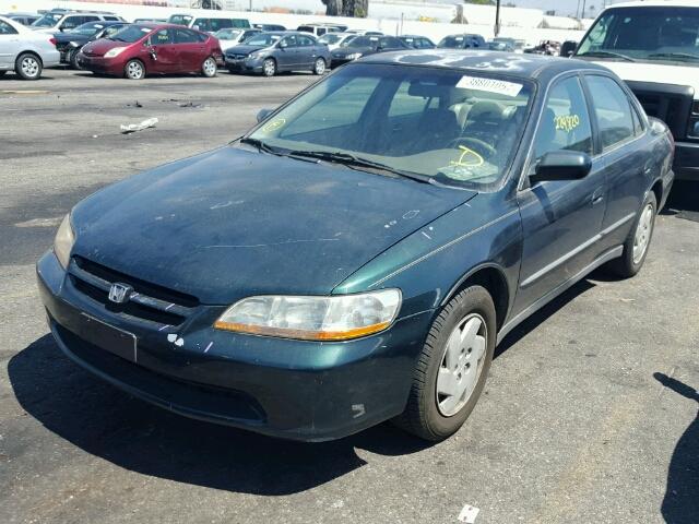 1HGCG1649WA044057 - 1998 HONDA ACCORD LX GREEN photo 2