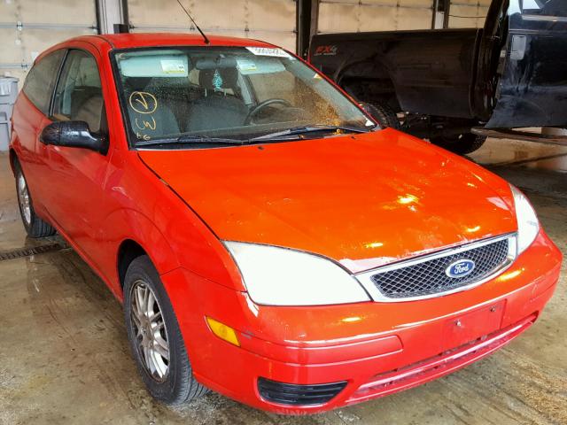 1FAFP31N56W182761 - 2006 FORD FOCUS ZX3 RED photo 1