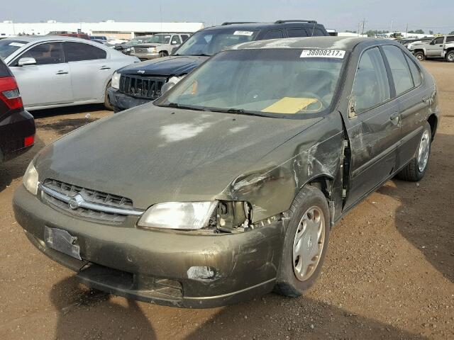 1N4DL01D8WC118014 - 1998 NISSAN ALTIMA GREEN photo 2