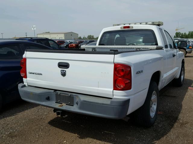 1D7HW32K38S578990 - 2008 DODGE DAKOTA SXT WHITE photo 4