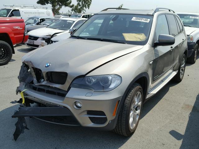 5UXZV4C54BL415815 - 2011 BMW X5 XDRIVE3 BEIGE photo 2