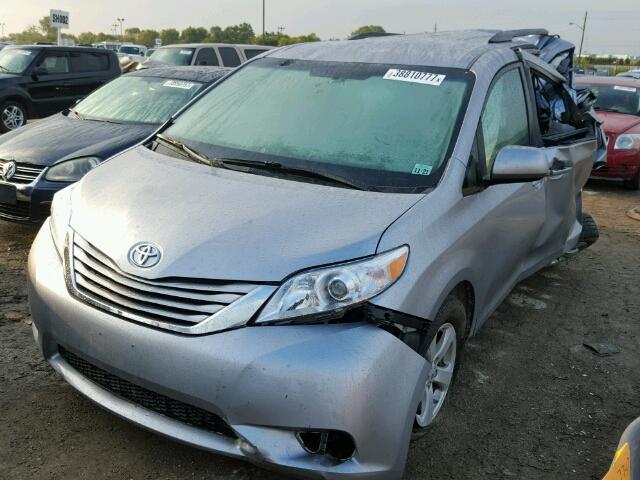 5TDKZ3DCXHS782322 - 2017 TOYOTA SIENNA LE SILVER photo 2