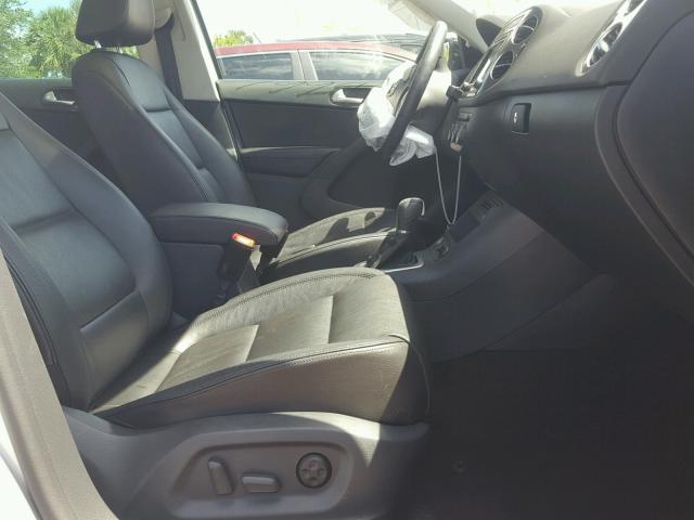 WVGTV7AX2HW507912 - 2017 VOLKSWAGEN TIGUAN SPO 银色 照片 5