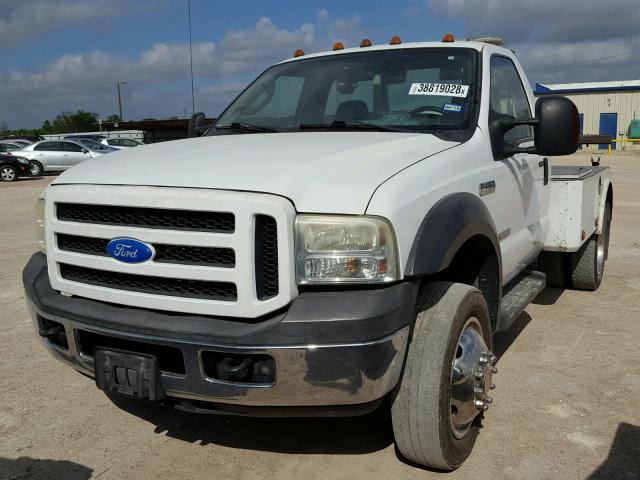 1FDXF46PX7EA40569 - 2007 FORD F450 SUPER WHITE photo 2