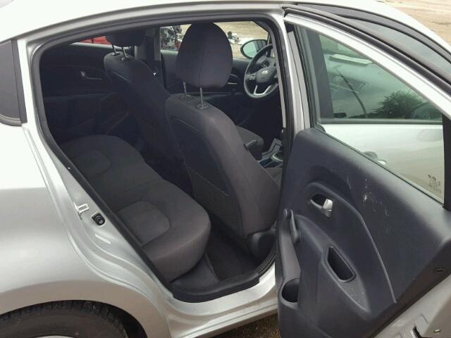 KNADM4A3XF6425458 - 2015 KIA RIO LX Արծաթագույն լուսանկար 6