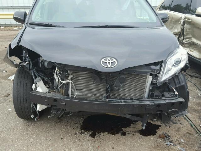 5TDKK3DCXGS695619 - 2016 TOYOTA SIENNA BLACK photo 9