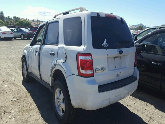 1FMCU9D73BKB37014 - 2011 FORD ESCAPE XLT WHITE photo 3