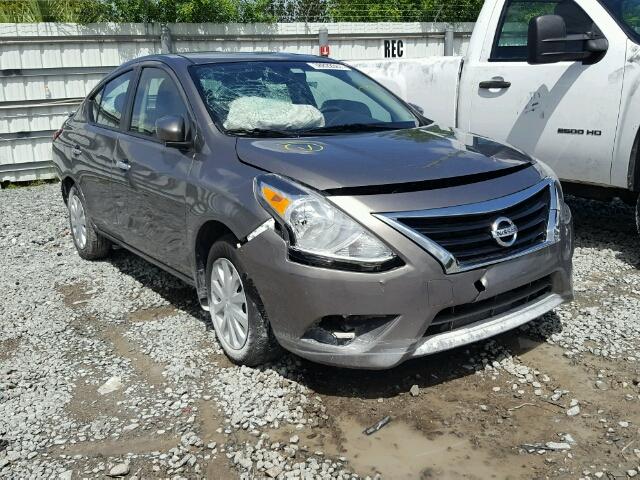 3N1CN7AP1GL907097 - 2016 NISSAN VERSA S GRAY photo 1