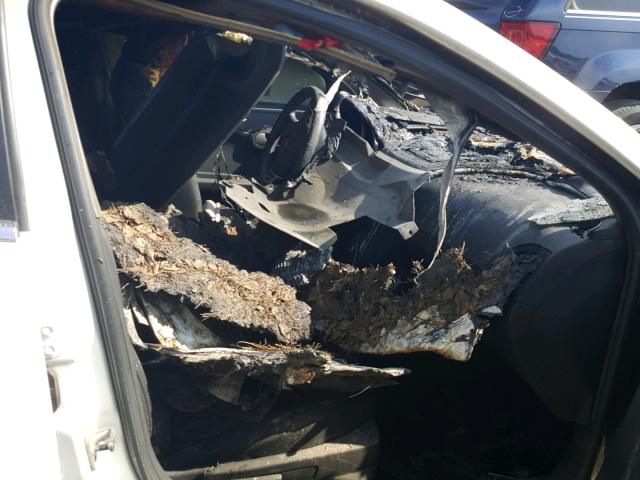 1G1ZC5EU1BF116792 - 2011 CHEVROLET MALIBU 1LT WHITE photo 5