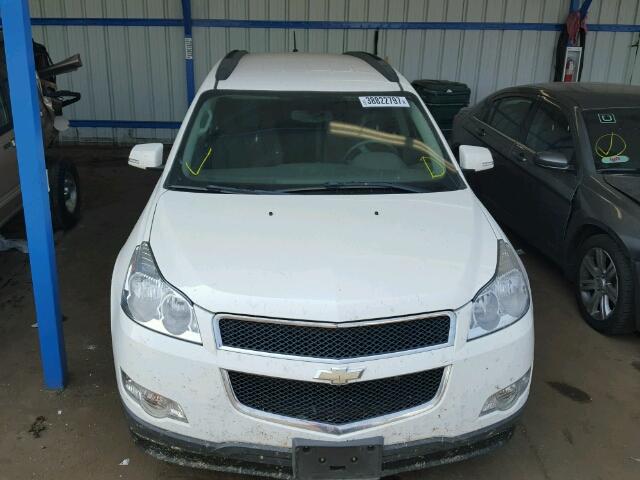 1GNKVGED5CJ197946 - 2012 CHEVROLET TRAVERSE L WHITE photo 9