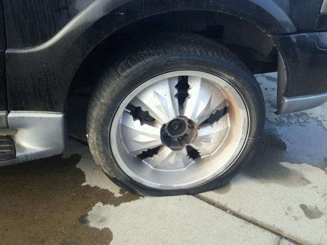 5LMFU28A5YLJ41298 - 2000 LINCOLN NAVIGATOR შავი ფოტო 9