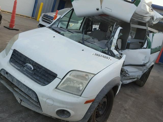 NM0LS6BN8BT073134 - 2011 FORD TRANSIT CO WHITE photo 2