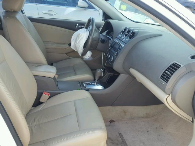 1N4AL2AP8BC158841 - 2011 NISSAN ALTIMA BAS WHITE photo 5