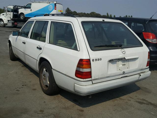 WDBEA92E4RF268784 - 1994 MERCEDES-BENZ E 320 WHITE photo 3