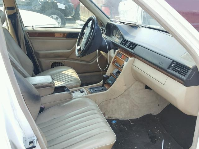 WDBEA92E4RF268784 - 1994 MERCEDES-BENZ E 320 WHITE photo 5