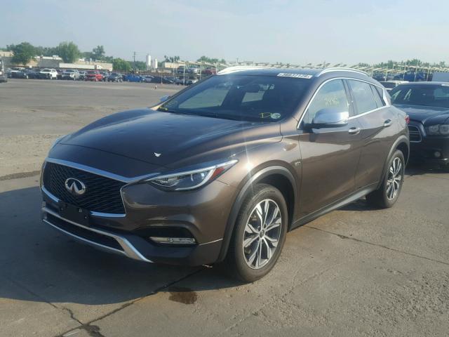 SJKCH5CRXHA016738 - 2017 INFINITI QX30 BASE BROWN photo 2