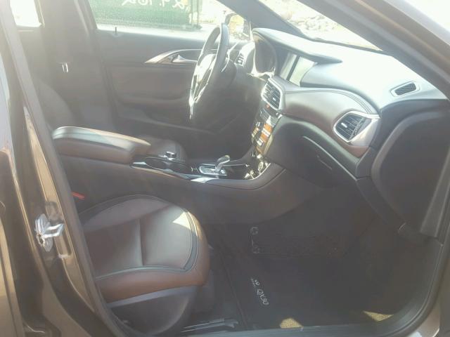 SJKCH5CRXHA016738 - 2017 INFINITI QX30 BASE BROWN photo 5