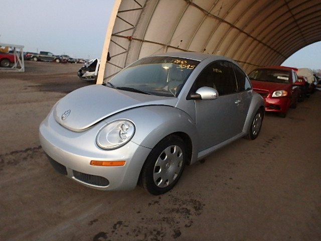 3VWEW31C77M522174 - 2007 VOLKSWAGEN NEW BEETLE SILVER photo 2