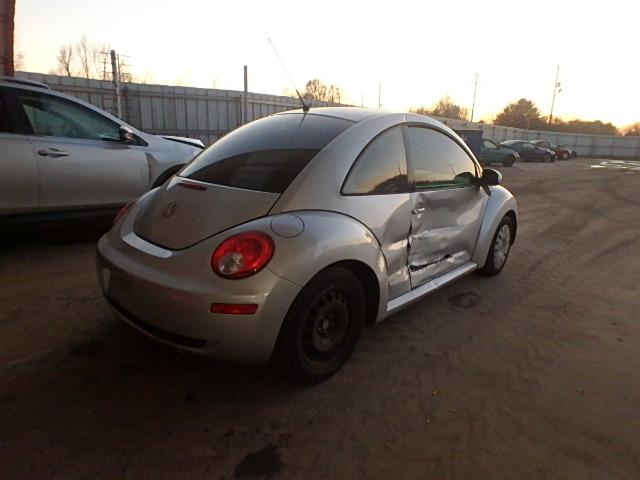 3VWEW31C77M522174 - 2007 VOLKSWAGEN NEW BEETLE SILVER photo 4