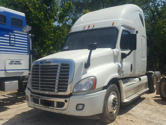 1FUJGLDRXBLBB2520 - 2011 FREIGHTLINER CASCADIA 1 WHITE photo 2