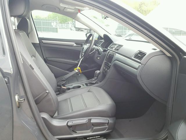 1VWDT7A38HC067401 - 2017 VOLKSWAGEN PASSAT R-L GRAY photo 5