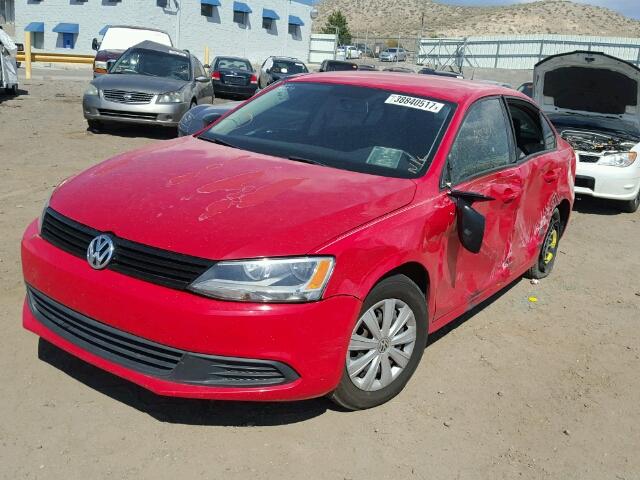 3VW2K7AJ1DM402435 - 2013 VOLKSWAGEN JETTA BASE RED photo 2