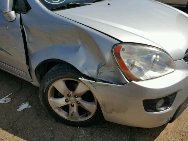 KNAFG526177097759 - 2007 KIA RONDO LX SILVER photo 9