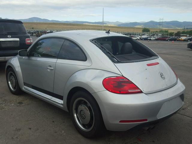 3VWJX7AT4DM605947 - 2013 VOLKSWAGEN BEETLE SILVER photo 3