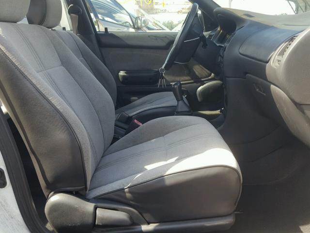 1Y1SK5260SZ060288 - 1995 GEO PRIZM BASE თეთრი ფოტო 5