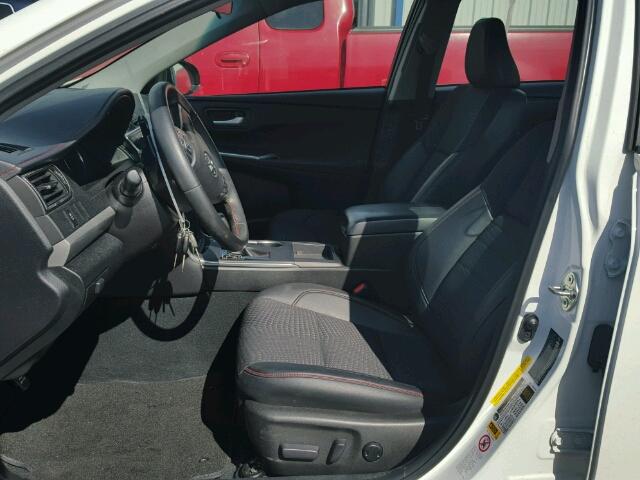 4T1BF1FK9FU475648 - 2015 TOYOTA CAMRY LE თეთრი ფოტო 5