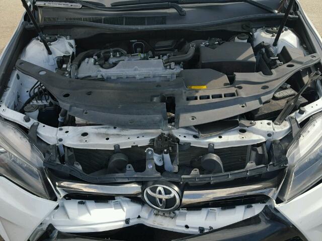 4T1BF1FK9FU475648 - 2015 TOYOTA CAMRY LE თეთრი ფოტო 7
