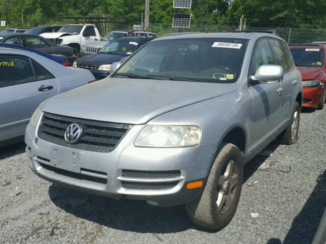 WVGBC67L54D026865 - 2004 VOLKSWAGEN TOUAREG 3. GRAY photo 2